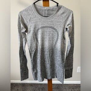 Lululemon Swiftly Tech Long Sleeve Crew Size 6 Ombré White Dark Cast Size 6